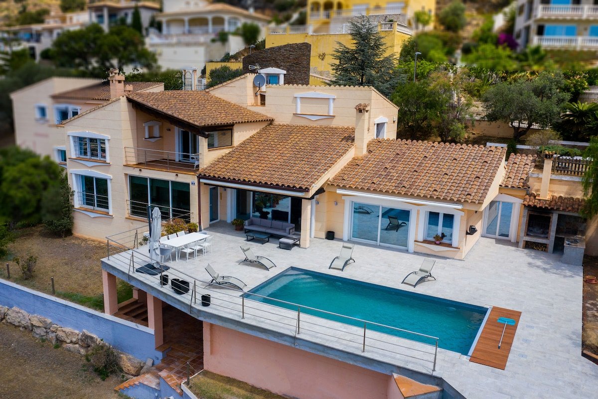 Villa Luxueuse, 2 piscines, spa et salle de sport gallery image 4