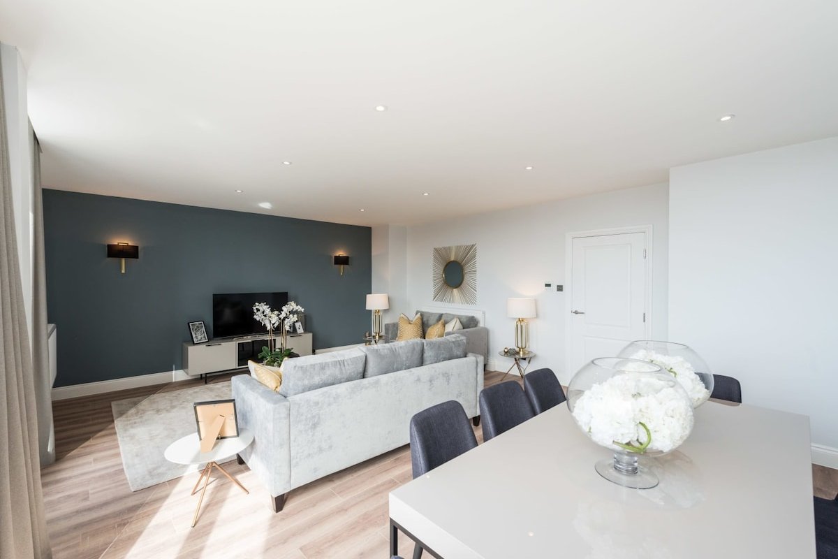 Stunning 4BD Duplex Apartment in Earls Court with gallery image 3