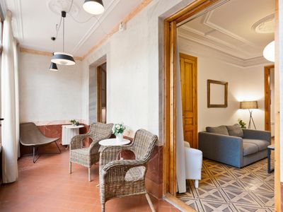 Apt. w/ PATIO, 3 Bedrs, 2 Bathrs & AC (7 adults)