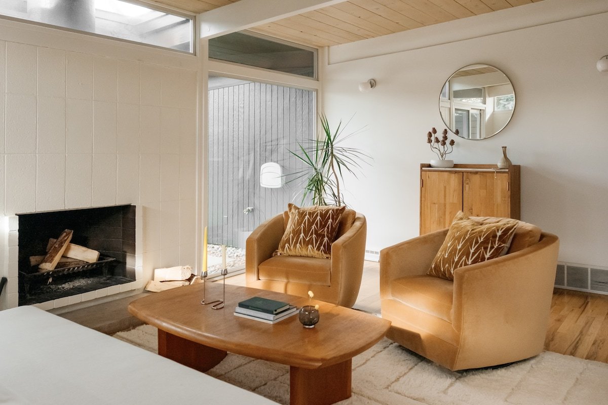 Cedar Hot Tub | Cold Plunge Mid-Century Getaway gallery image 2