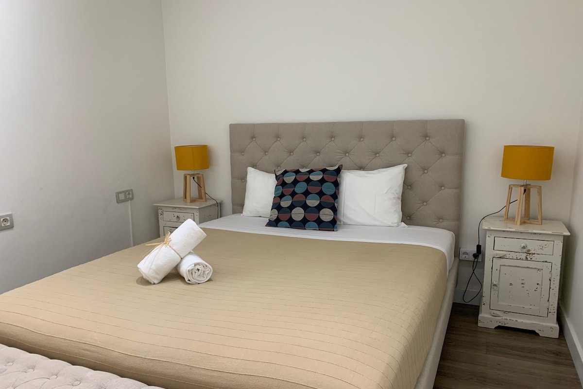 Family Flat Near Ramblas Barcelona 2 rooms gallery image 2