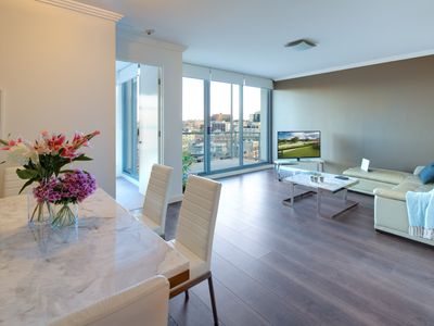 Luxe Three Bedroom Apartment In the Heart of CBD