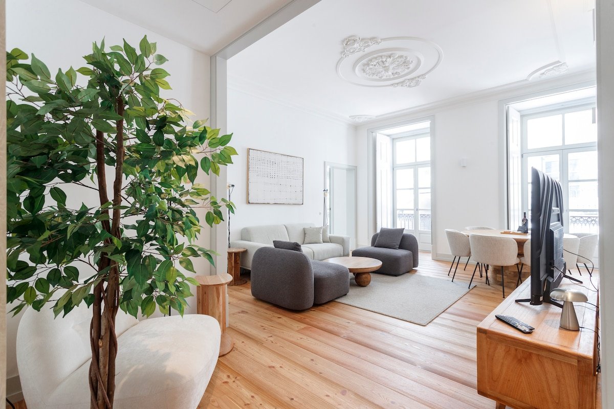 MY LX FLAT Bright Stylish 3BR Apartment inDowntown gallery image 2