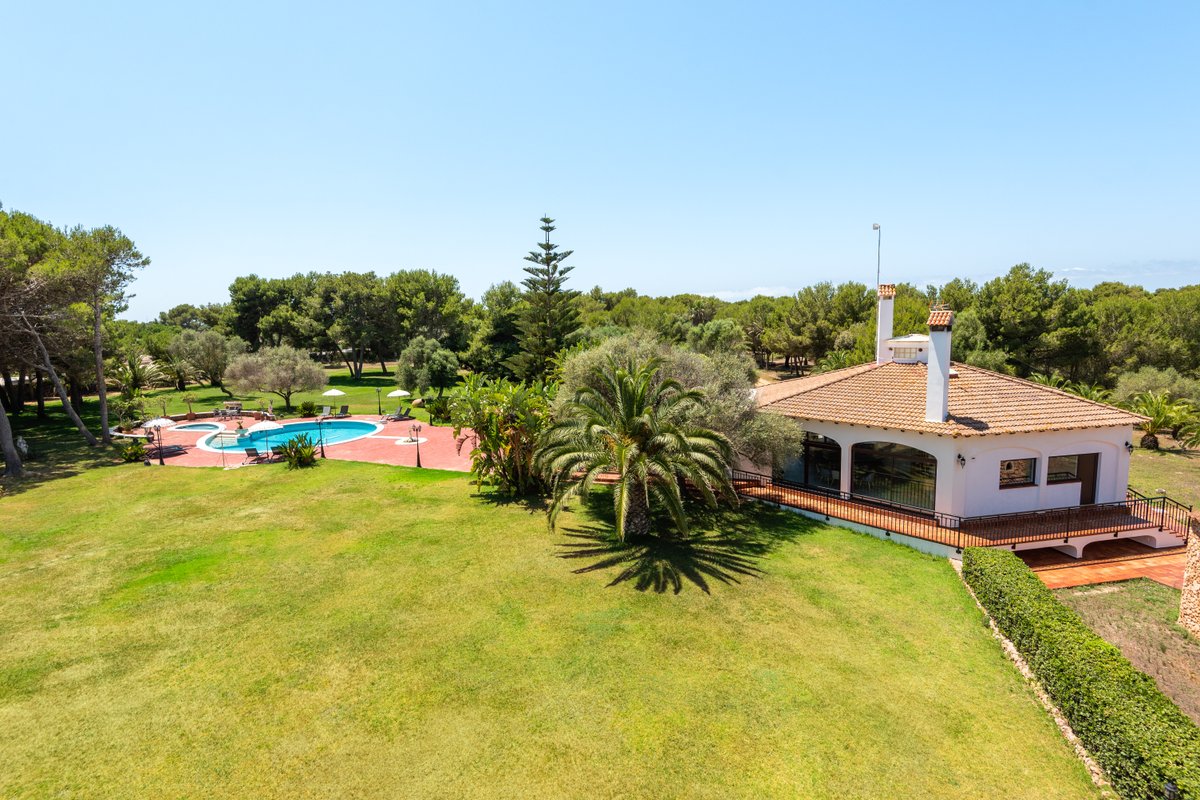 Privacidad, inmensa Villa, tenis, piscina..