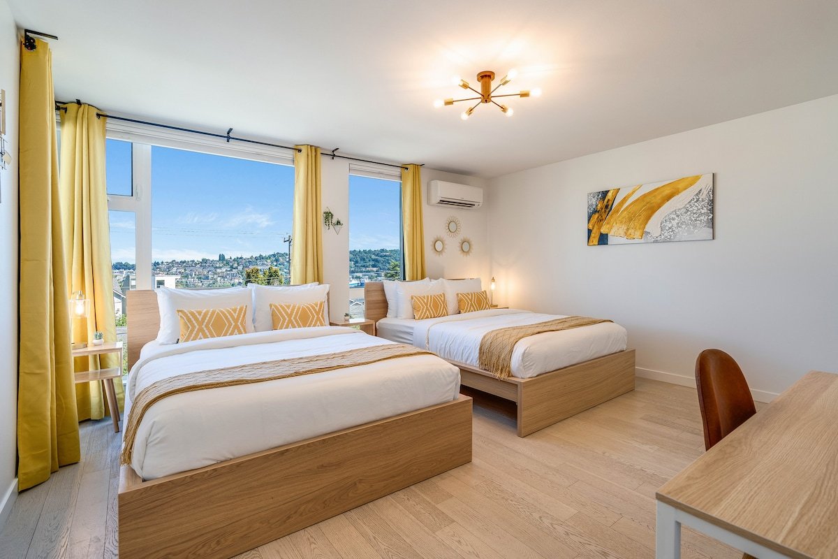 Stunning Queen Anne 4B3B w/ Lake Views & Rooftop gallery image 5