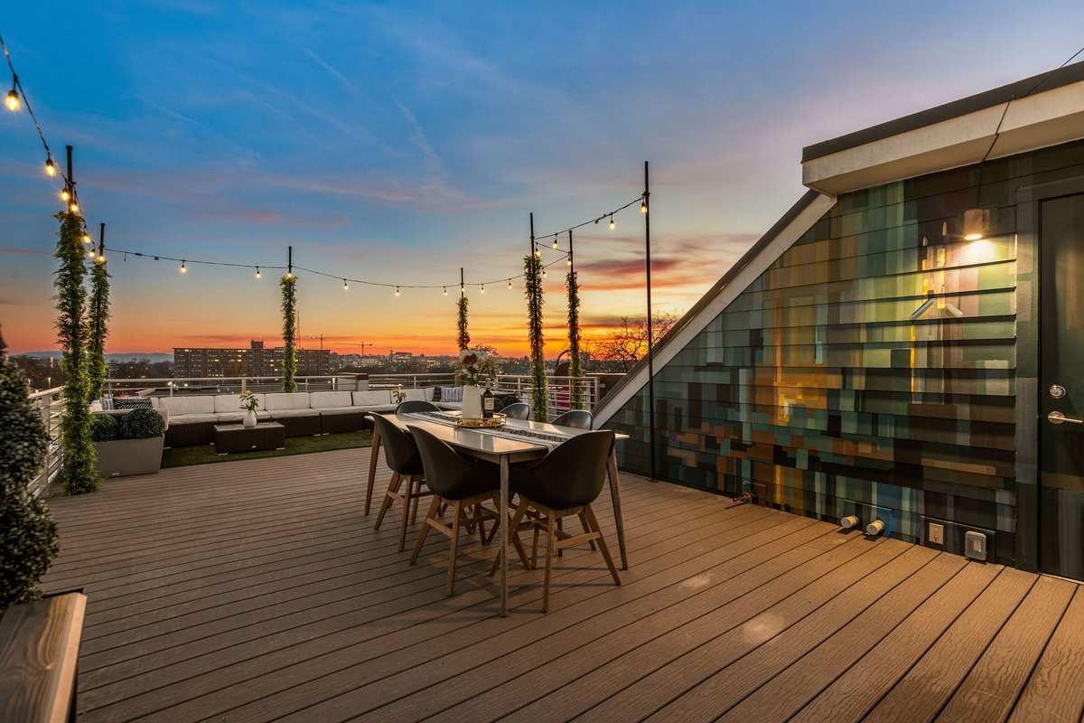 Immaculate Gulch home w/ stunning downtown views!