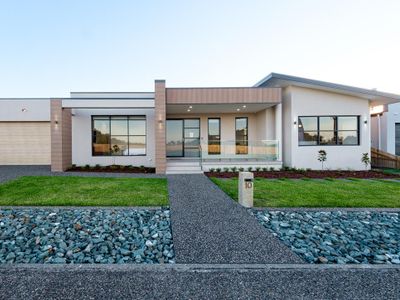 Summerland 10 @ Glorious Diamond Beach with outdoo