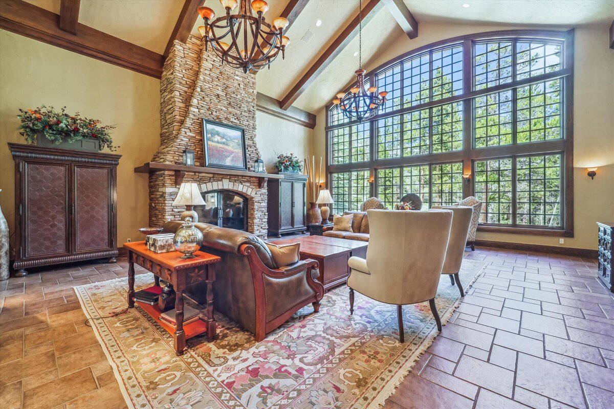 Gold King Retreat: Beautiful Large Home – Hot Tub!