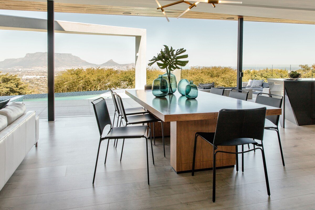 Panoramic Ocean & Mountain views, Luxurious Design gallery image 4