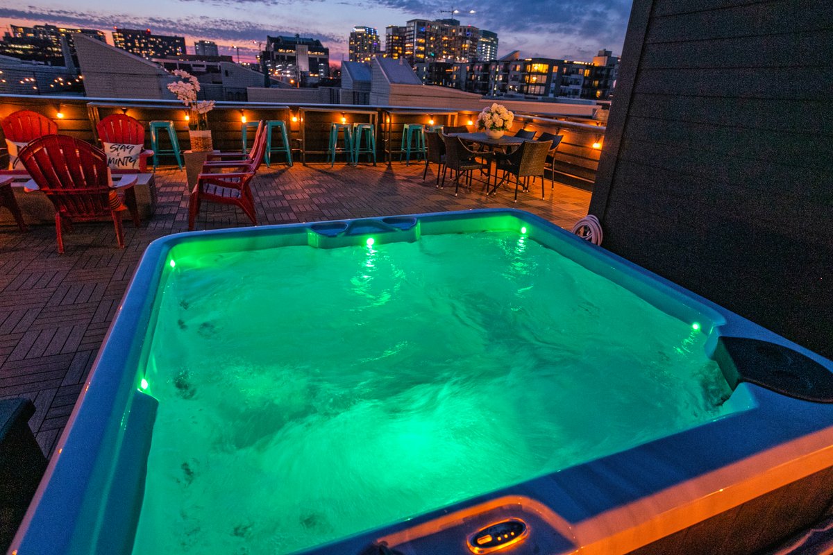 Gulch Walkable- Rooftop/Hot Tub!