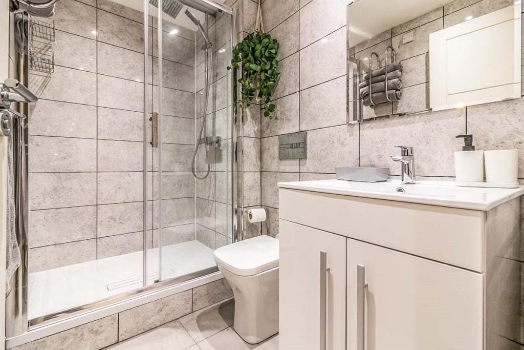 City Centre – Sleeps 20 Guests – 10 beds – 8 Rooms gallery image 4