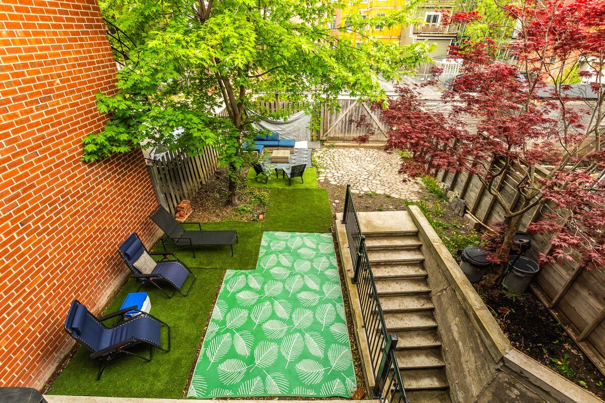 3 Floor Cottage with large sunny backyard gallery image 5