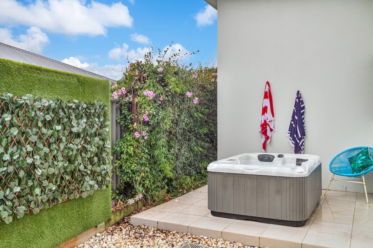 Dog-Friendly Beach House @ Black Rocks by uHoliday gallery image 3