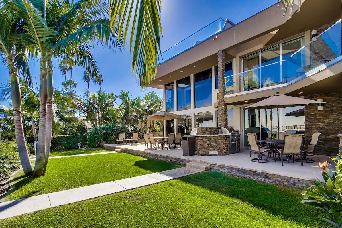 Villa on the Bay | 7BR MB Gem w/ Spacious Yard gallery image 4