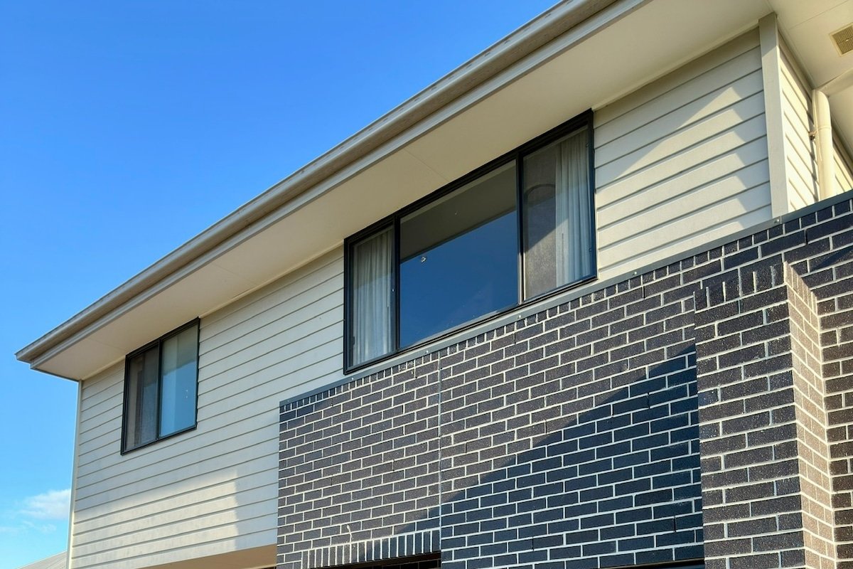 Modern 2 storey home by the bay gallery image 4