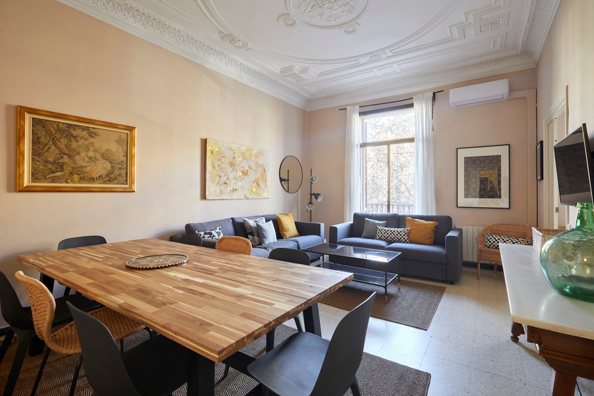 Huge Modernist Apartment Arc de Triomf.