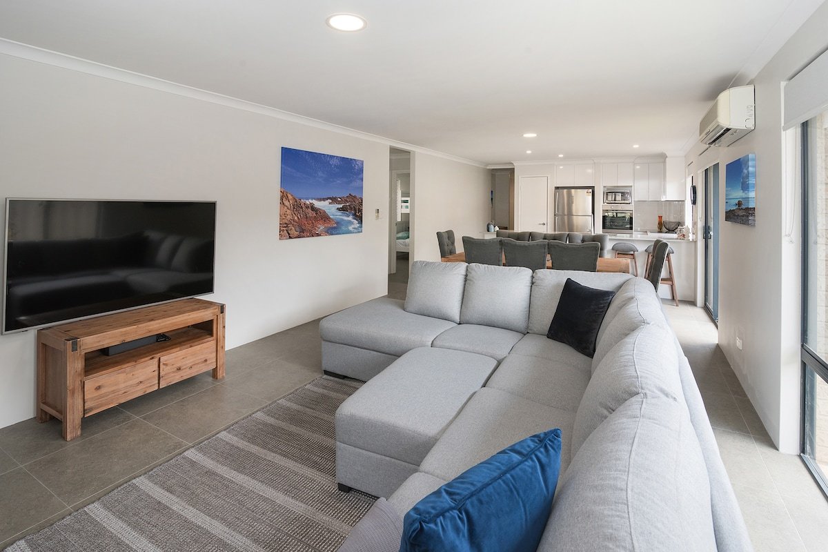 Goin’ Coastal- WIFI, 250 meters to the beach gallery image 3