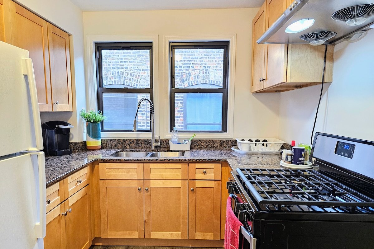 1 #31 – 4 Bedroom Condo – McCormick Place gallery image 5