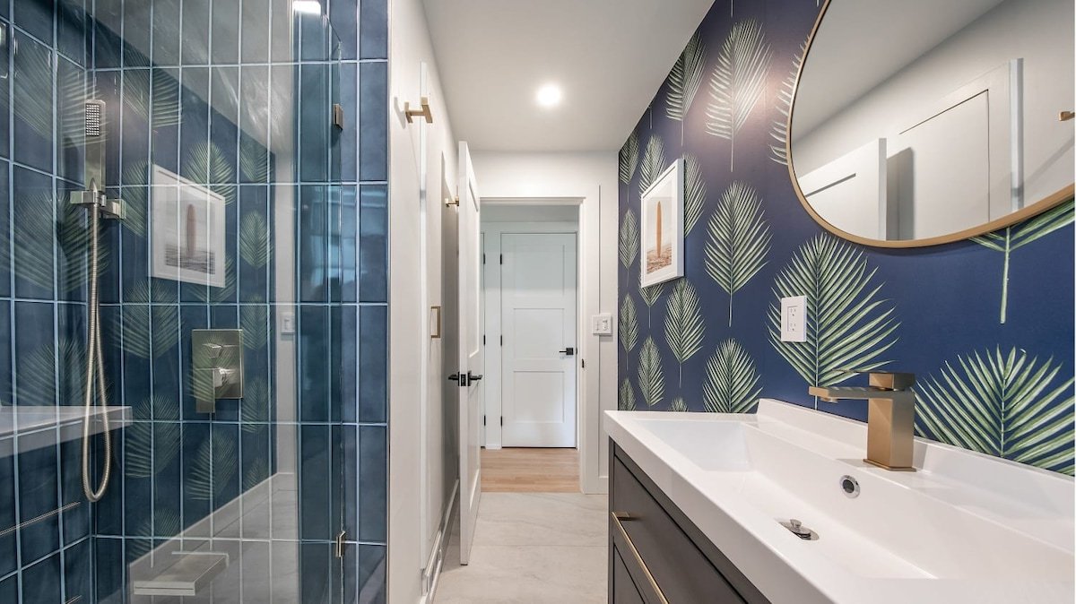 Brand New| Magnolia Designer’s 4BR Home w/ Yard gallery image 3