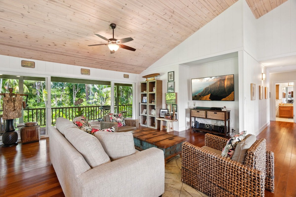 4BD A/C Hanalei Home, short walk to Shops & Beach! gallery image 2