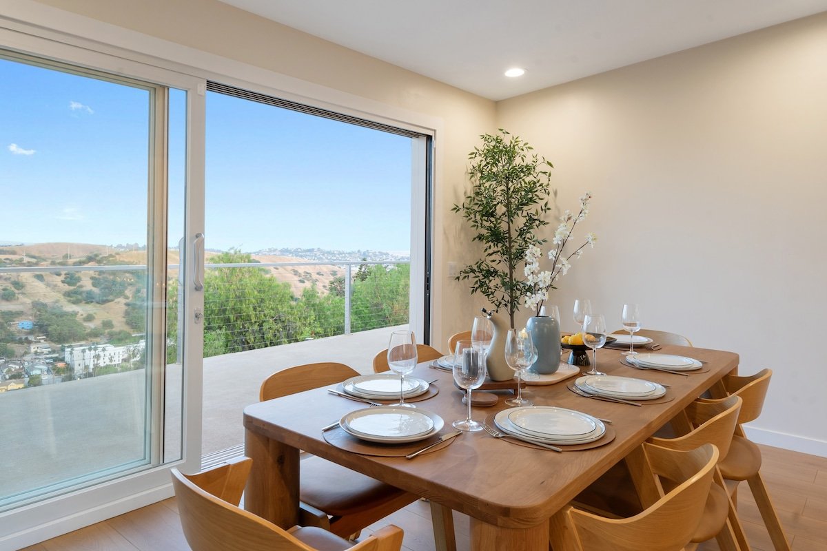 Skyline Sanctuary: Luxe Escape with Stunning Views gallery image 3