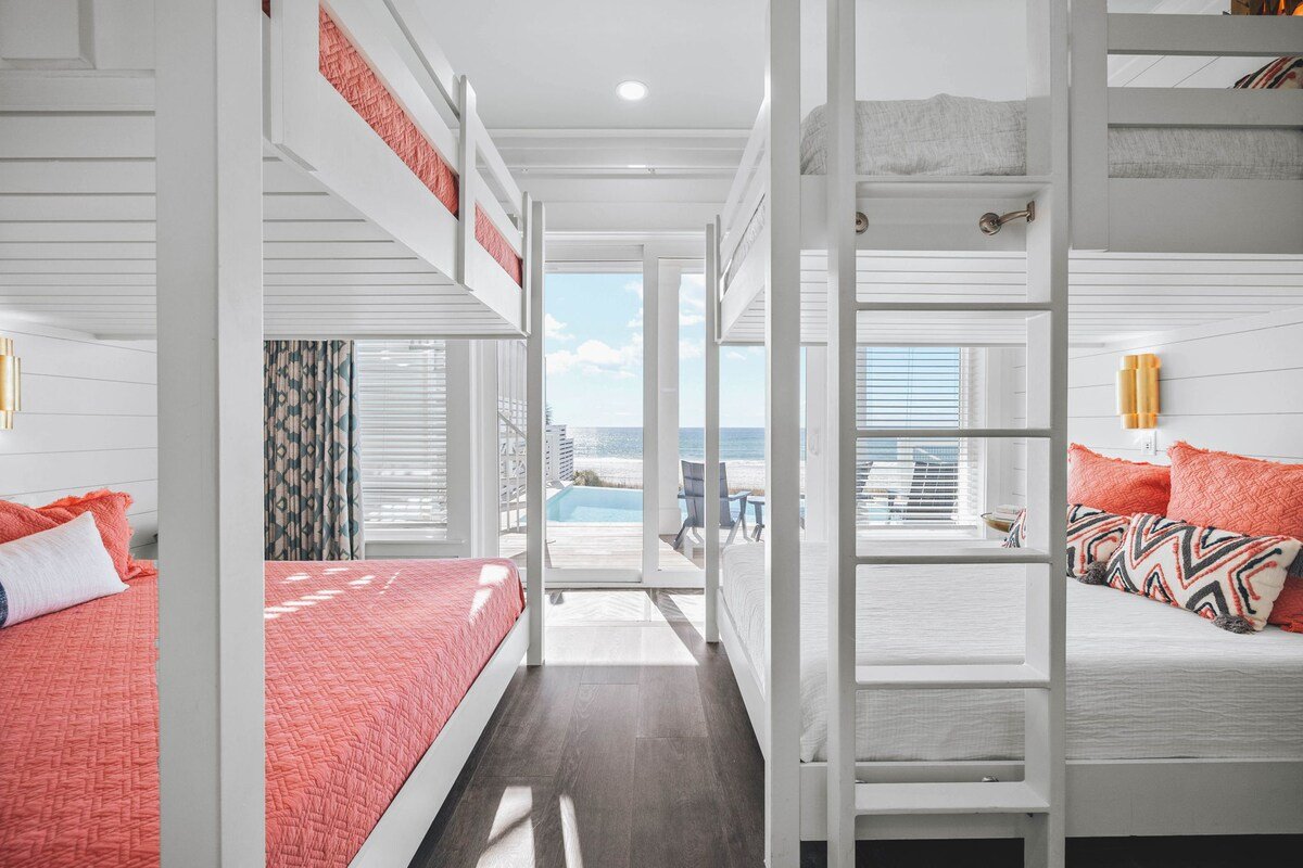 Gulf-Front Mansion w/Infinity Pool + Beach Access gallery image 4