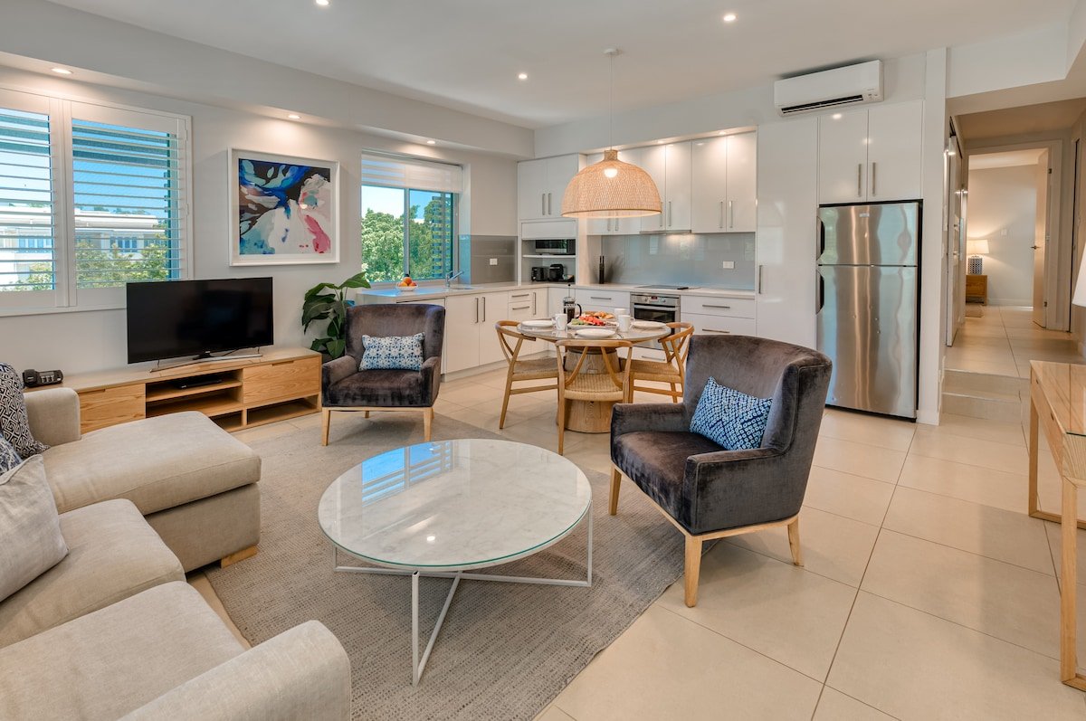 Two Bedroom Hastings Street Rooftop Spa Apartment gallery image 5