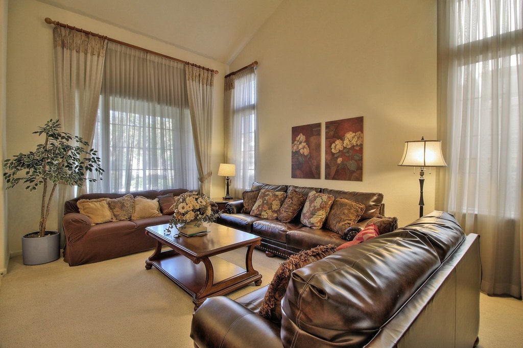 Large Gorgeous Corporate House In Prime Location gallery image 5