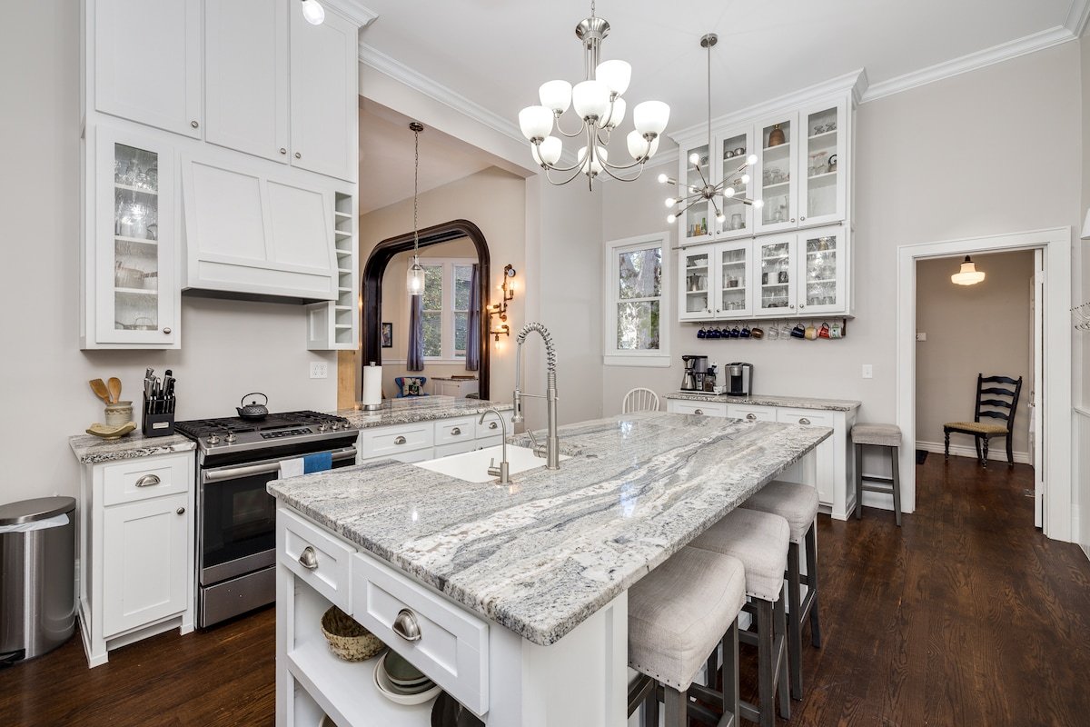 Stunning Victorian Mansion By Cathedral w/ Arcade! gallery image 5