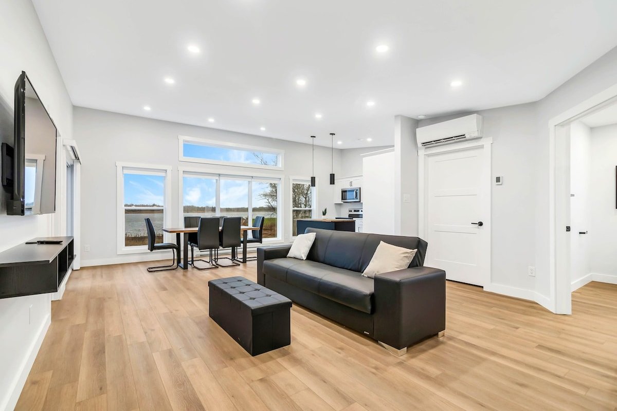 Beachfront Luxury Home with Pool & Hot Tub Tub 97 gallery image 4