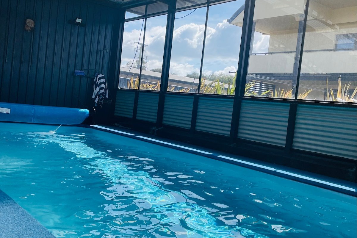 Spacious Retreat House ~Indoor Heated Mineral Pool gallery image 2