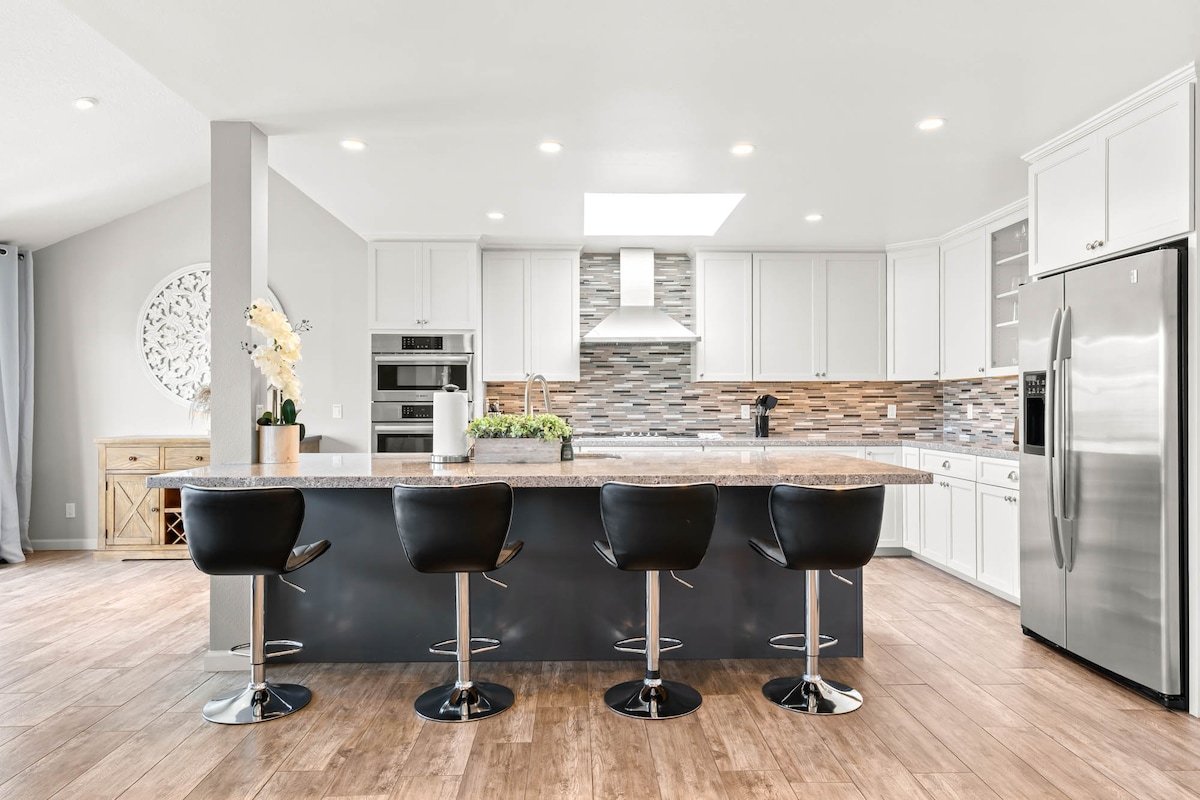 136 Stunning Lux Santa Clarita Home-ALE Approved gallery image 5