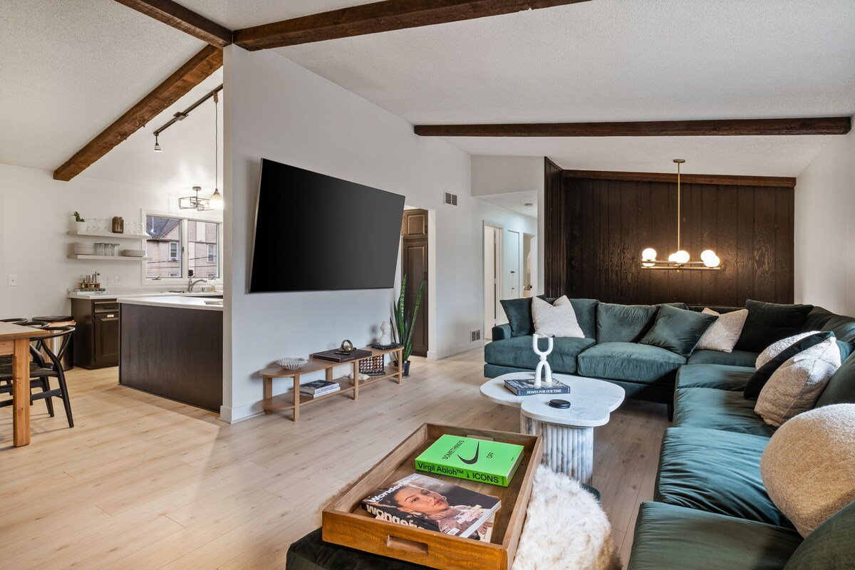 Game room/ 5 min to DT Minneapolis, Target Center gallery image 2