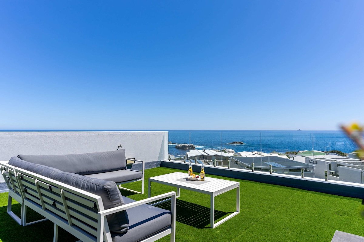 Rocha – Chic Villa, 150m to Beach, Pool, Roof Deck gallery image 2