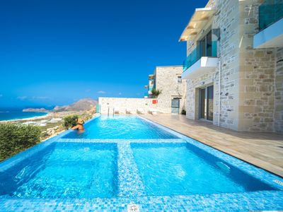 New Lux Villa-3 Infinity pool-3 Jacuzzi- 23 sleeps