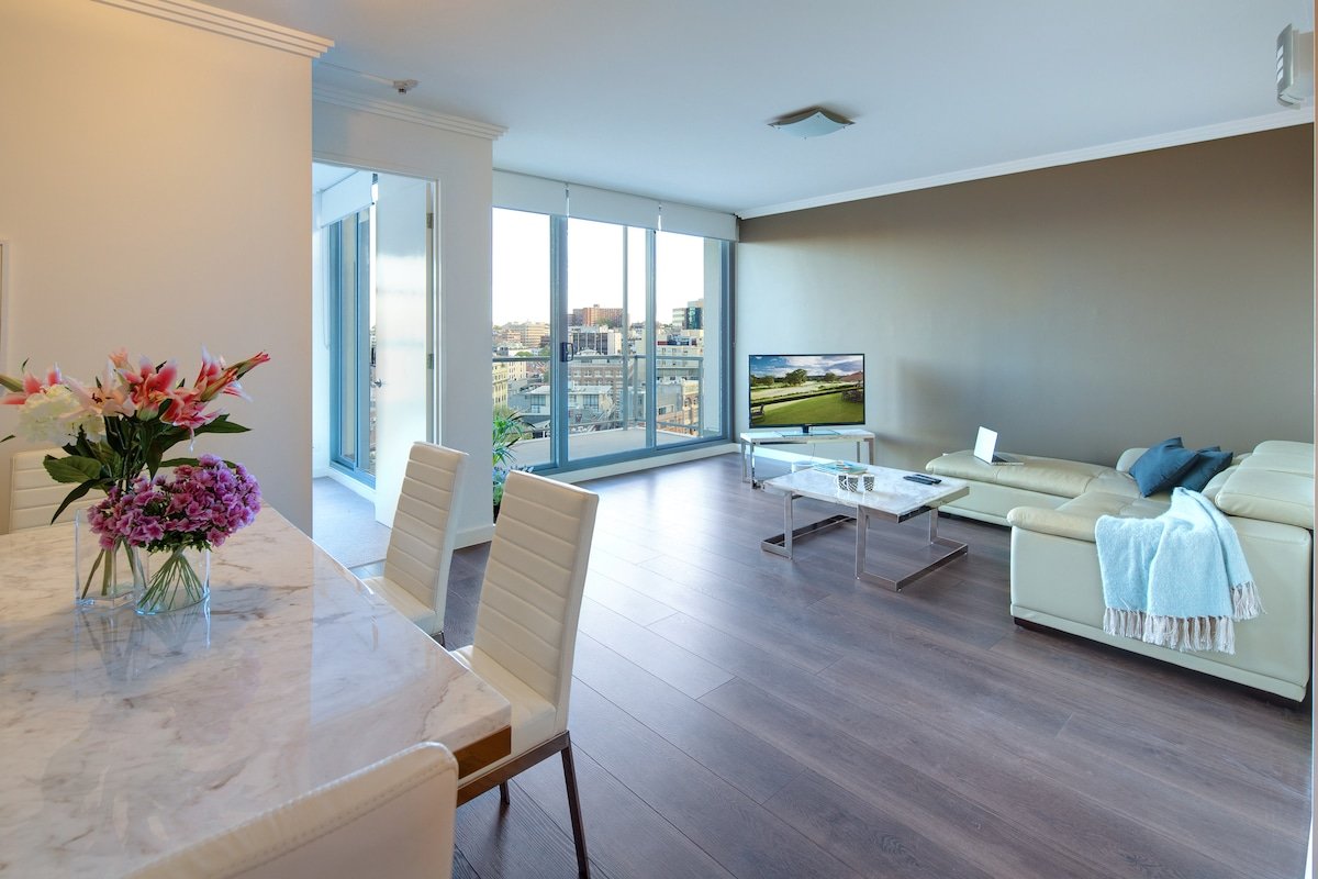 Luxe Three Bedroom Apartment in the Heart Sydney gallery image 3
