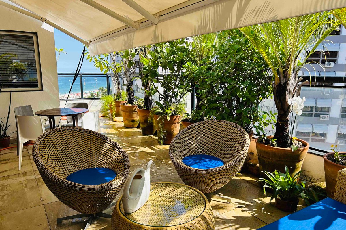 Penthouse with gorgeous view of Ipanema beach