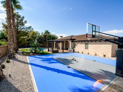 Paradise Backyard, Pool, Basketball Court, Games+!