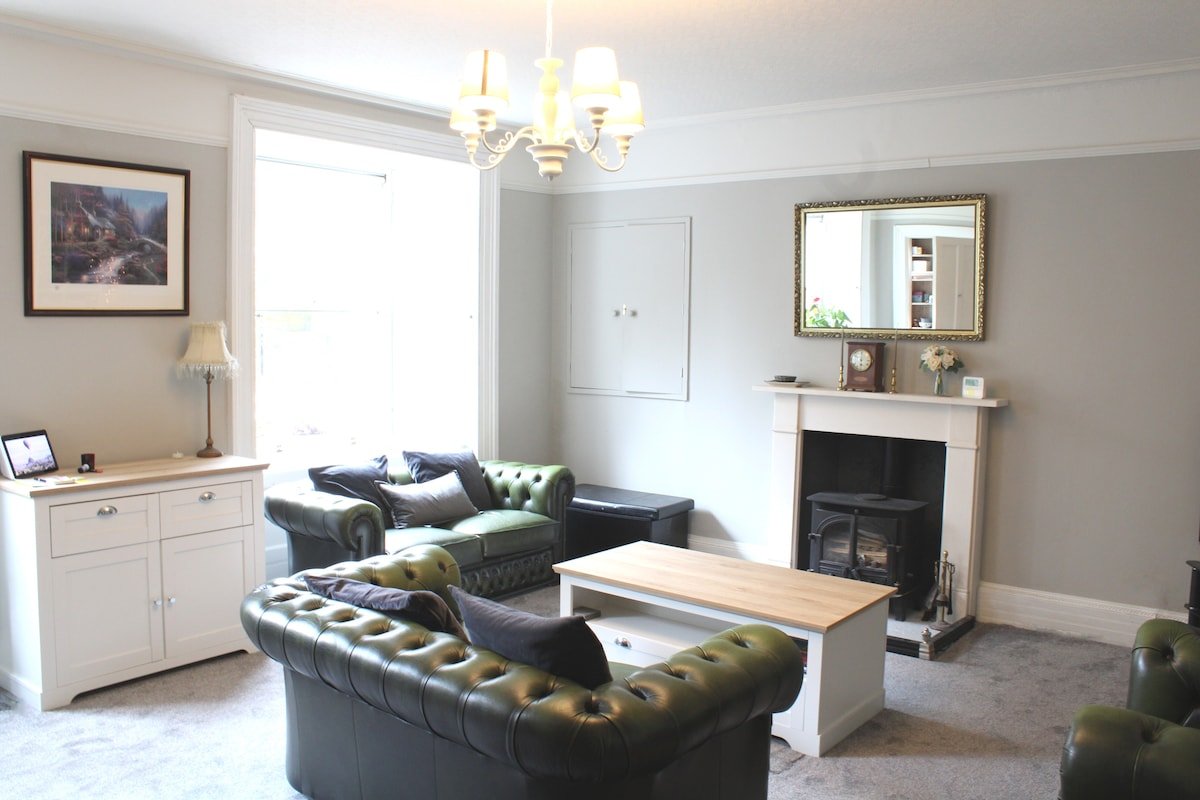 Luxury spacious apartment in Edinburgh city gallery image 4