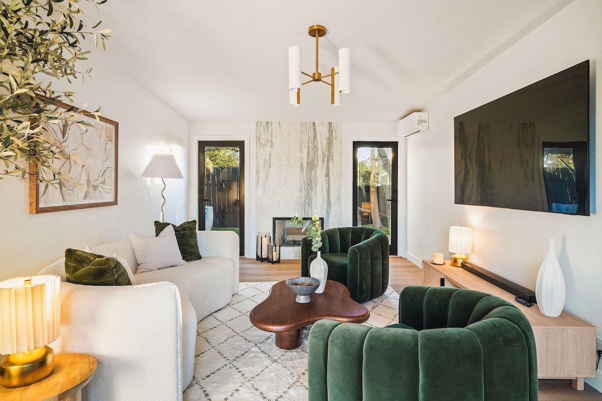 Skyline Hollywood – Oasis with Views gallery image 5