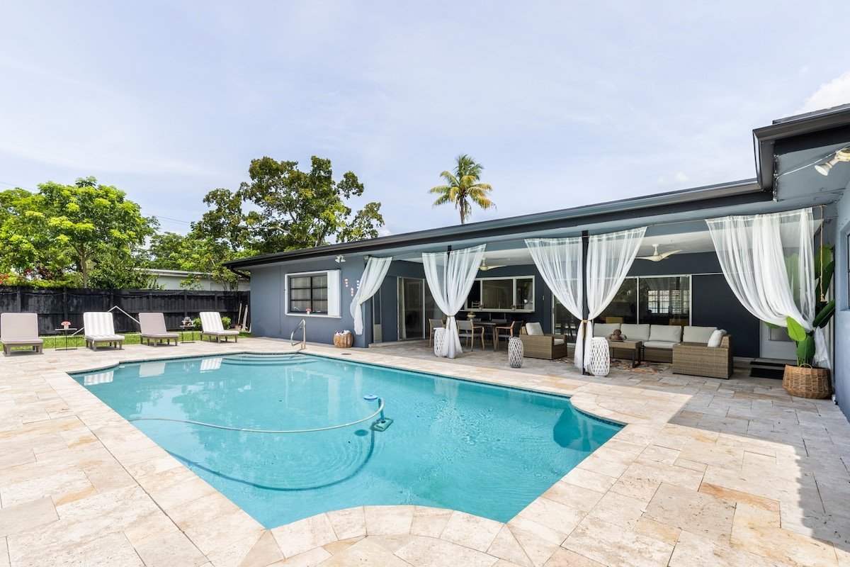 Holiday Pool Home Near Hard Rock for Family Fun gallery image 2