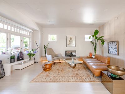 Executive Modern Getaway – Minutes to Downtown!