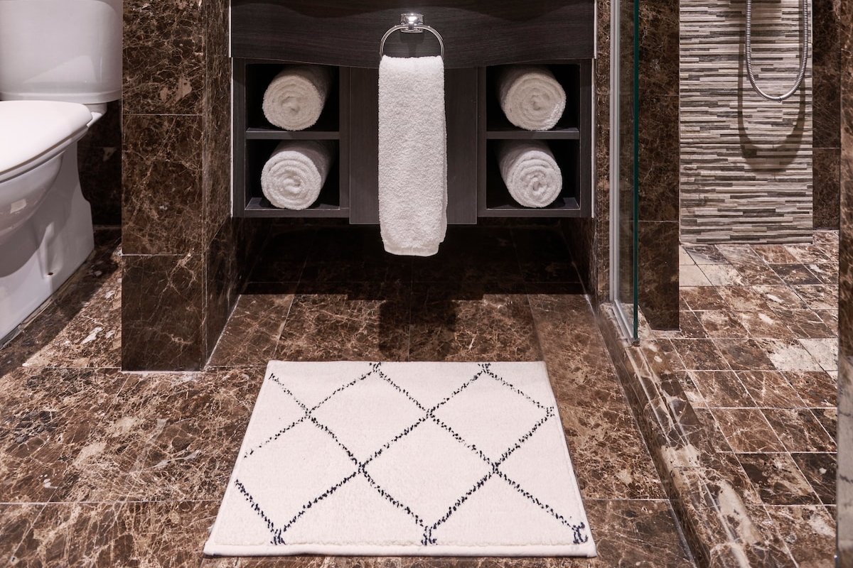 Stylish 2BR Superior apartment in Orchard gallery image 5