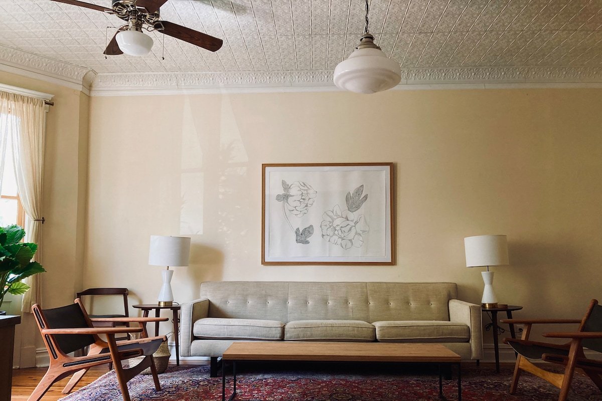 Charming Private Brownstone, Close to City & Park gallery image 3