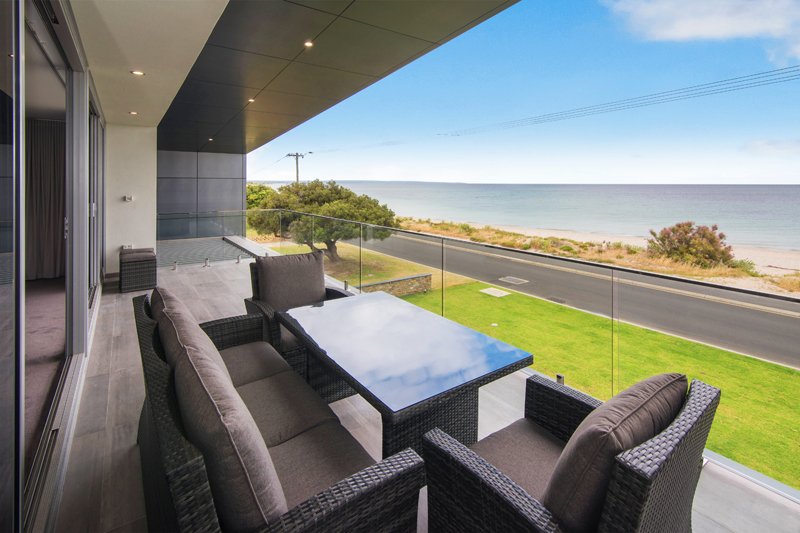 SUNSET COVE – Beachfront with WIFI