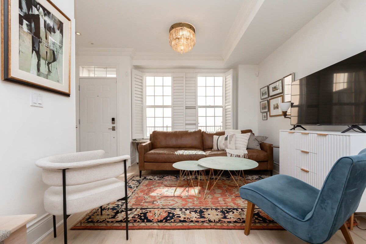 Georgian Townhouse by High Park – Fresh Renos! gallery image 4