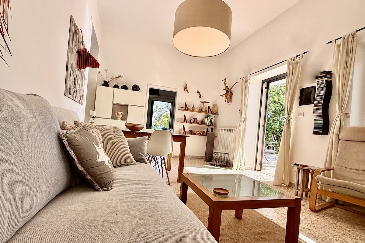 Peaceful escape, heated pool, perfect location gallery image 4