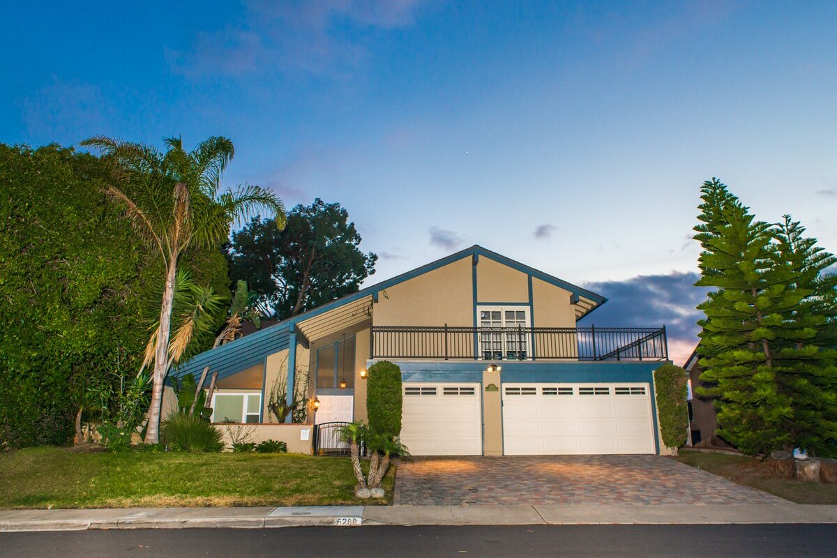 Modern Family Home w/ Great Loc. & Comfy Beds gallery image 3