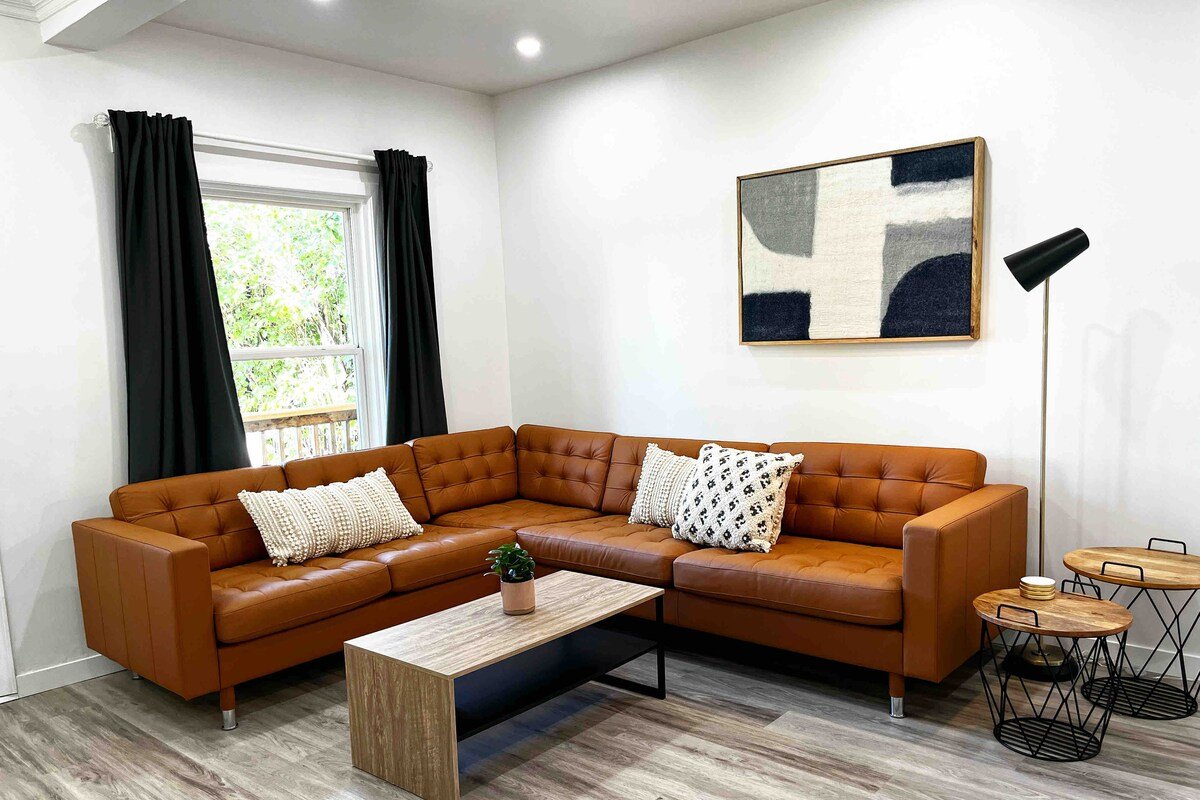 NEW! 3BDR St.Boniface Hospital-Downtown w/Parking gallery image 3