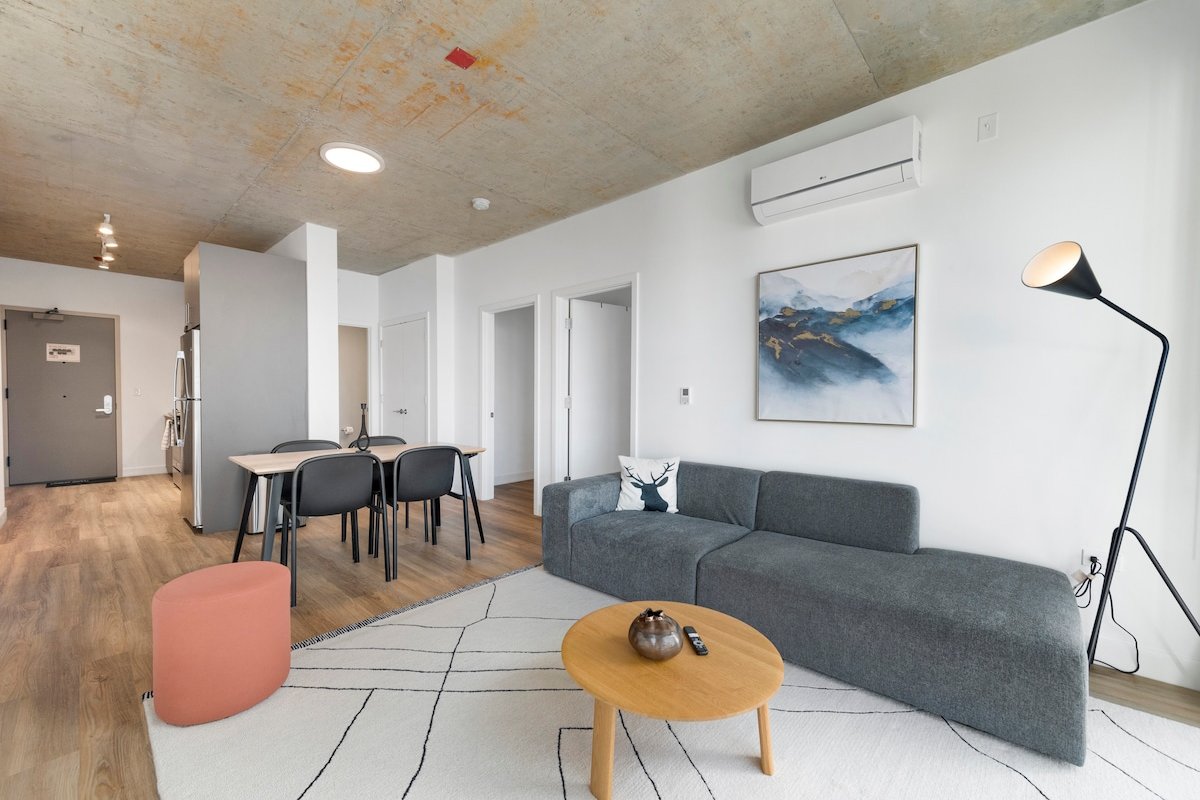 Near Theaters & Nightlife, Group Fun, Sleeps 8 gallery image 2